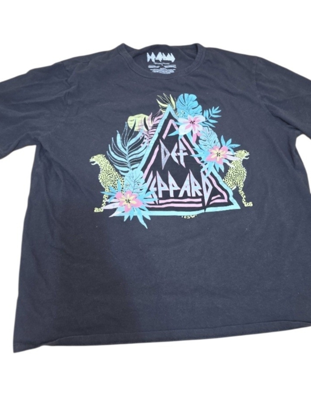 Def Leppard 2021 Tropical Leopard Graphic Band T-Shirt Size Small